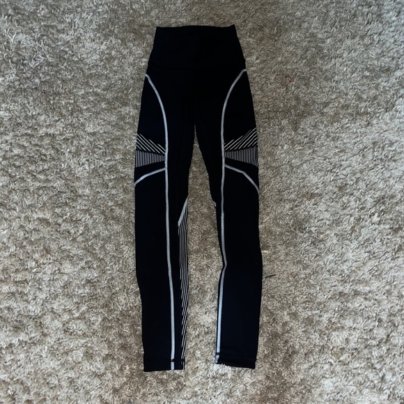 Lululemon Size 2 28’ Leggings - Picture 2 of 5